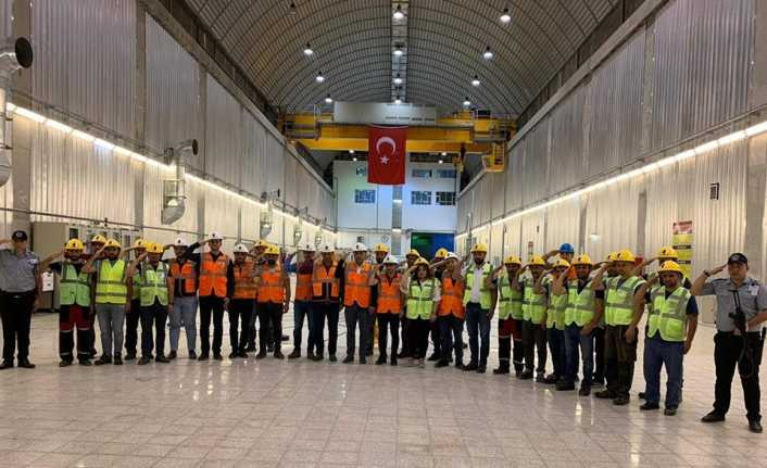 Türkiye’nin en yüksek barajının inşaatından Mehmetçiğe selam