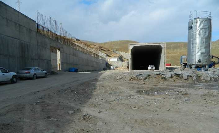 Ulgar Dağı Tüneli’nde çalışmalar devam ediyor