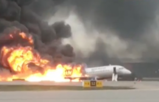 Korkunç kaza! Zorunlu iniş yapan uçak alev alev yandı: 40 ölü!